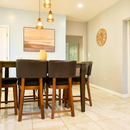 פרובידנס Cozy Apartment 3Rd 10Min Walk Downtown And City View מראה חיצוני תמונה